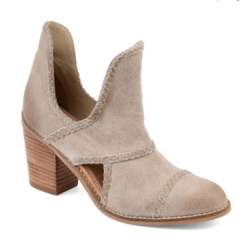 JOURNEE Collection Leather Contrast
Cutout Bootie in Off White/Stone